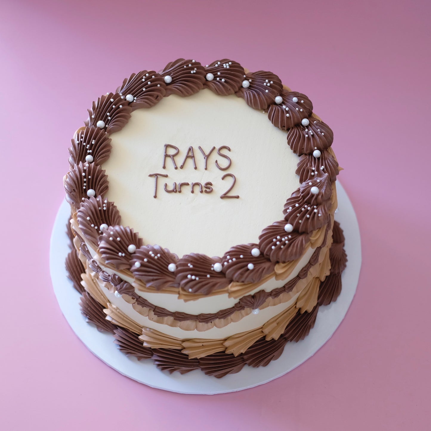 Round Vintage Cake | Pearl White Sprinkle