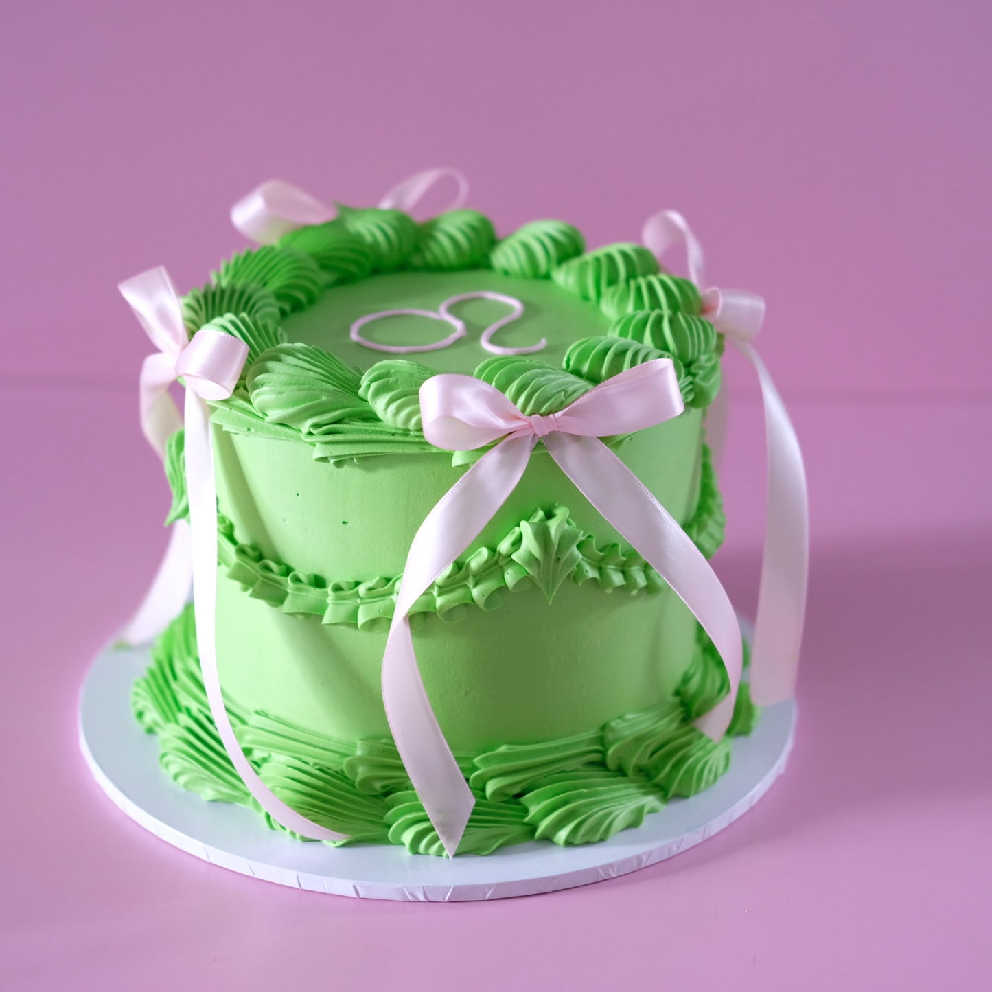 Ever So Chic Round Coquette Vintage Cake