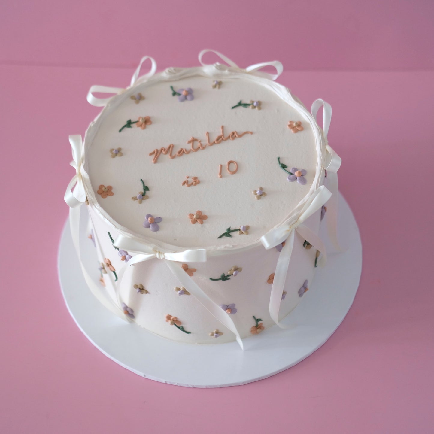 Springtime Daisy & Coquette Round Buttercream | Doodle Cake
