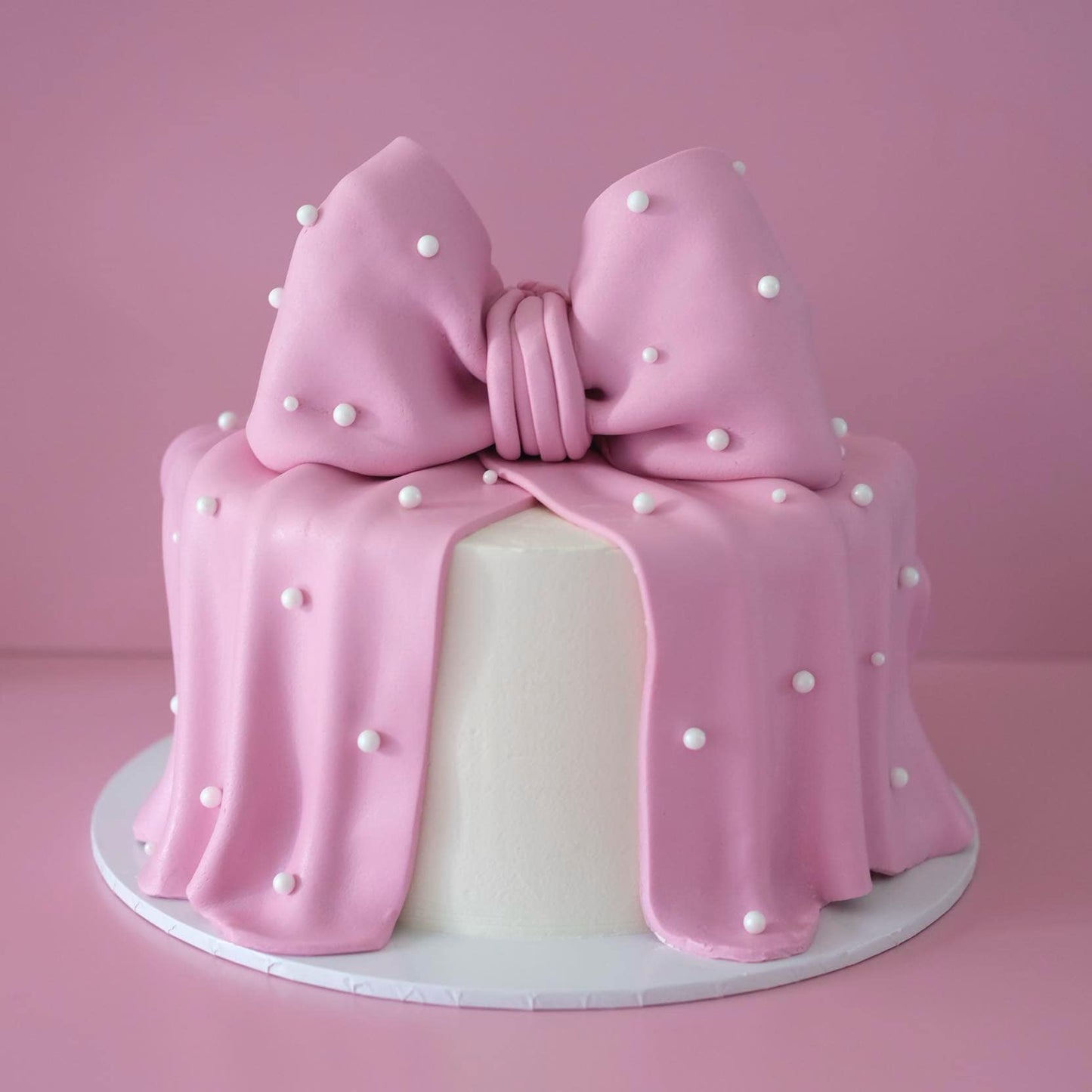 Statement Big Bow & Pearls Cake | TIMELESS 2.0