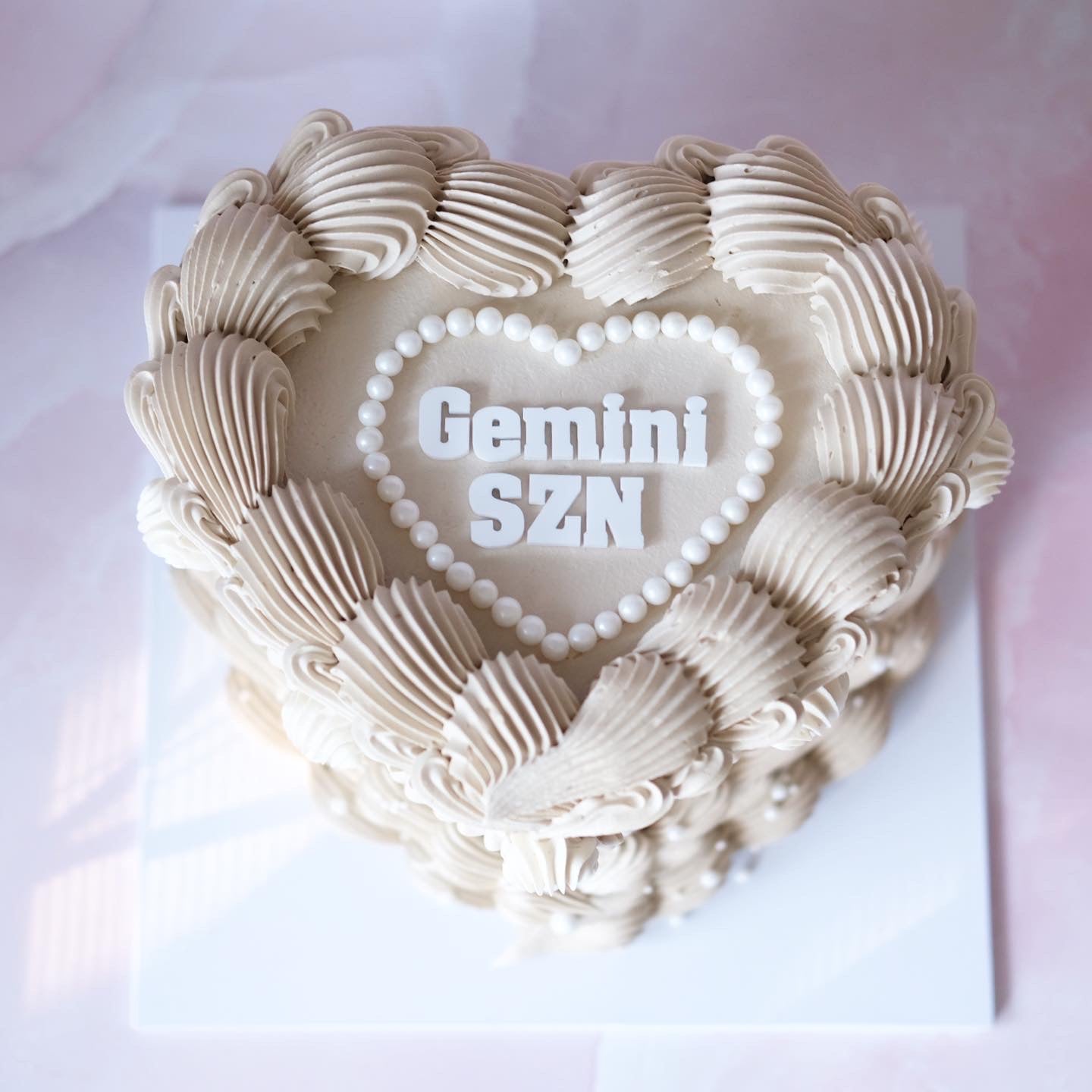 Vintage Heart Cake & Pearl Heart Plaque