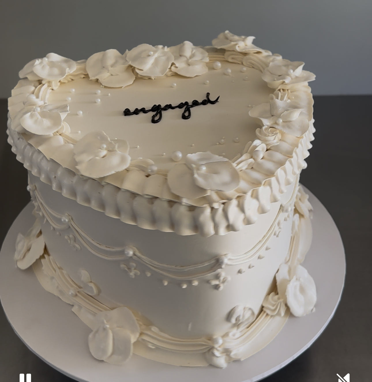 Vintage Heart Cake | Floral Petal Pearl