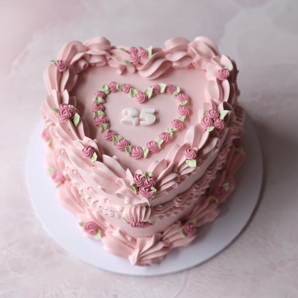 Vintage Heart Cake | Bridgeton Rosette