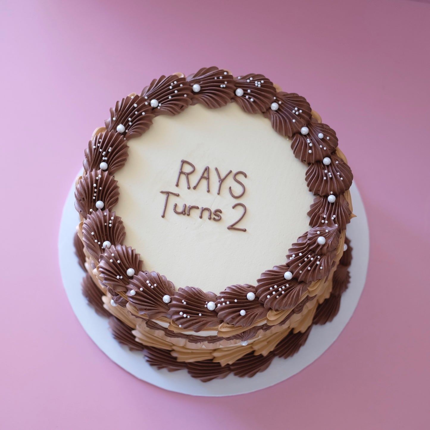 Round Vintage Cake | Pearl White Sprinkle
