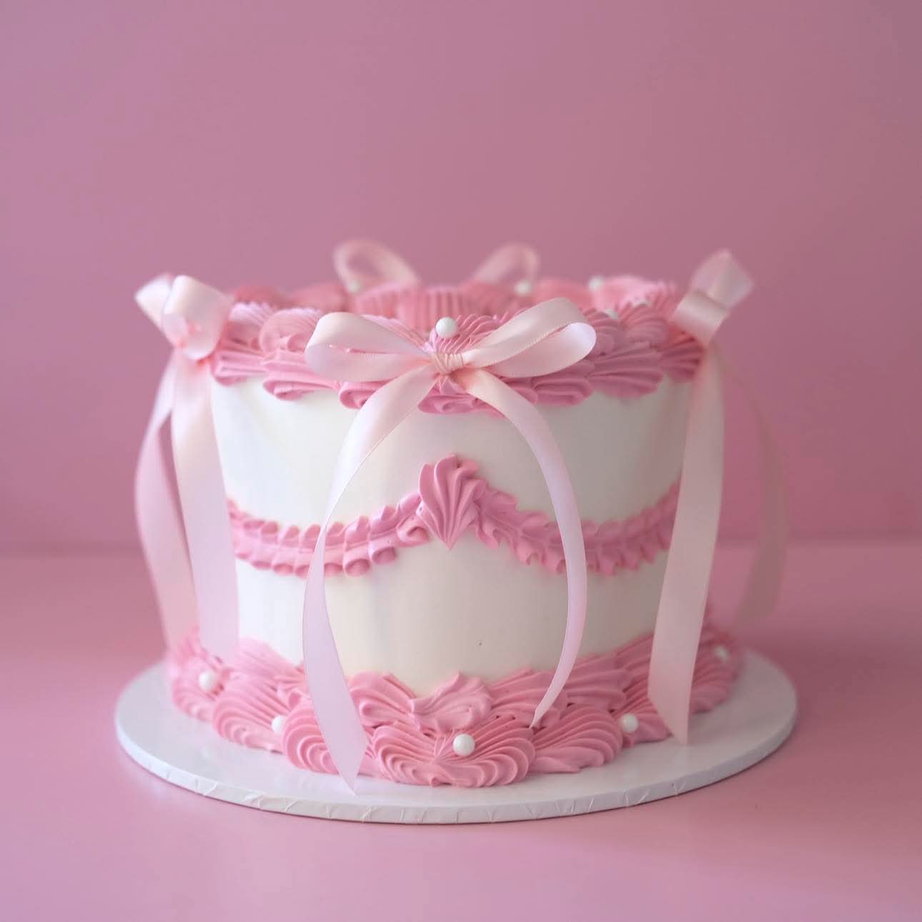Vintage Heart Cake | Pearl White & Coquette