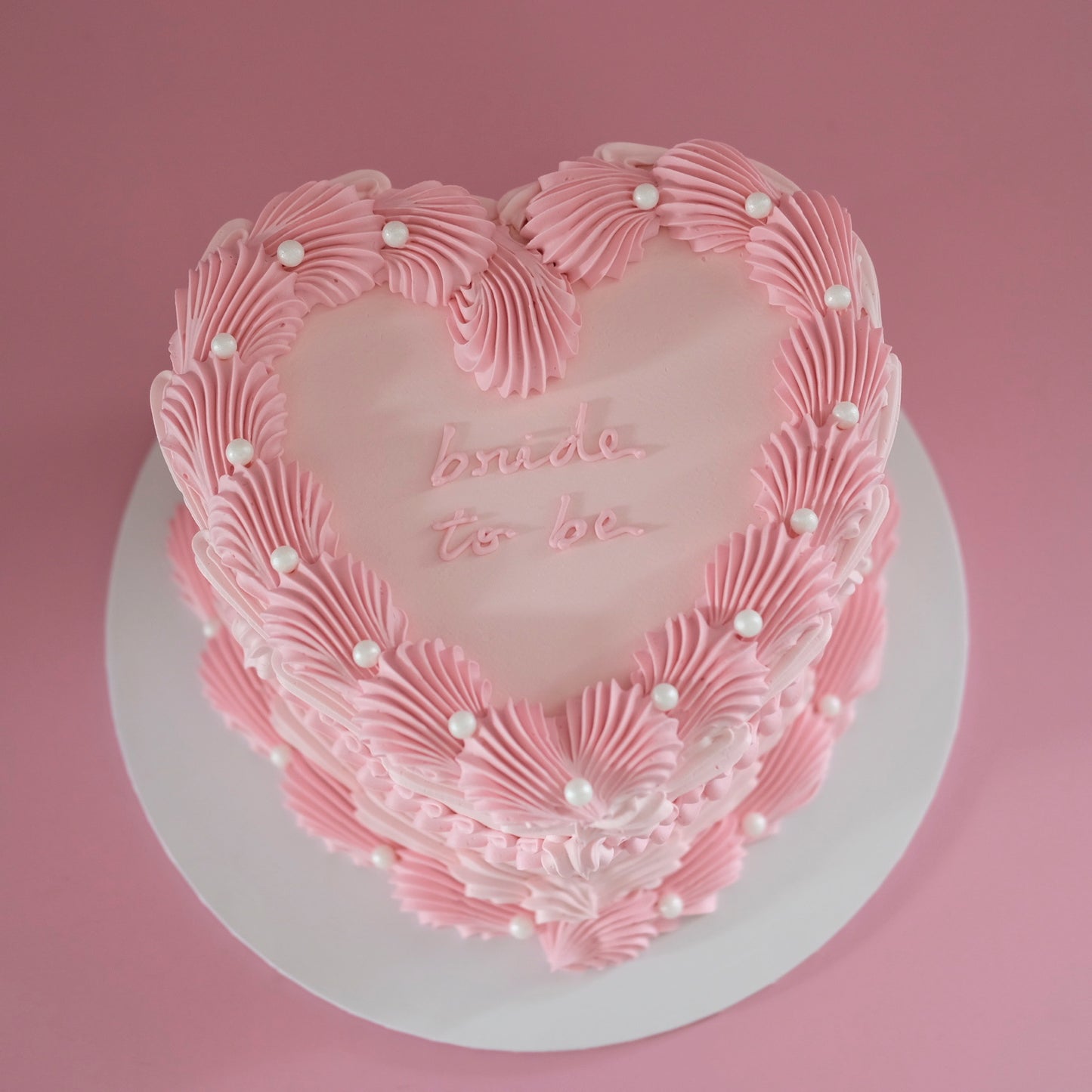 Pearl Vintage Heart Cake