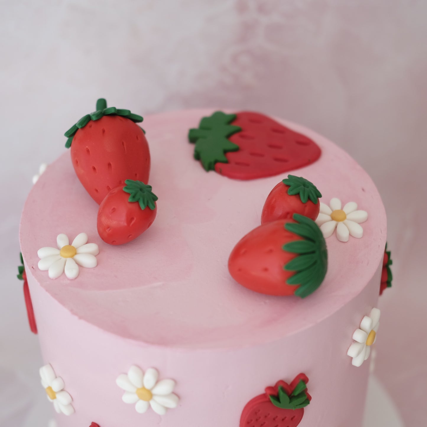 Strawberry Kisses & Daisies Novelty Cake