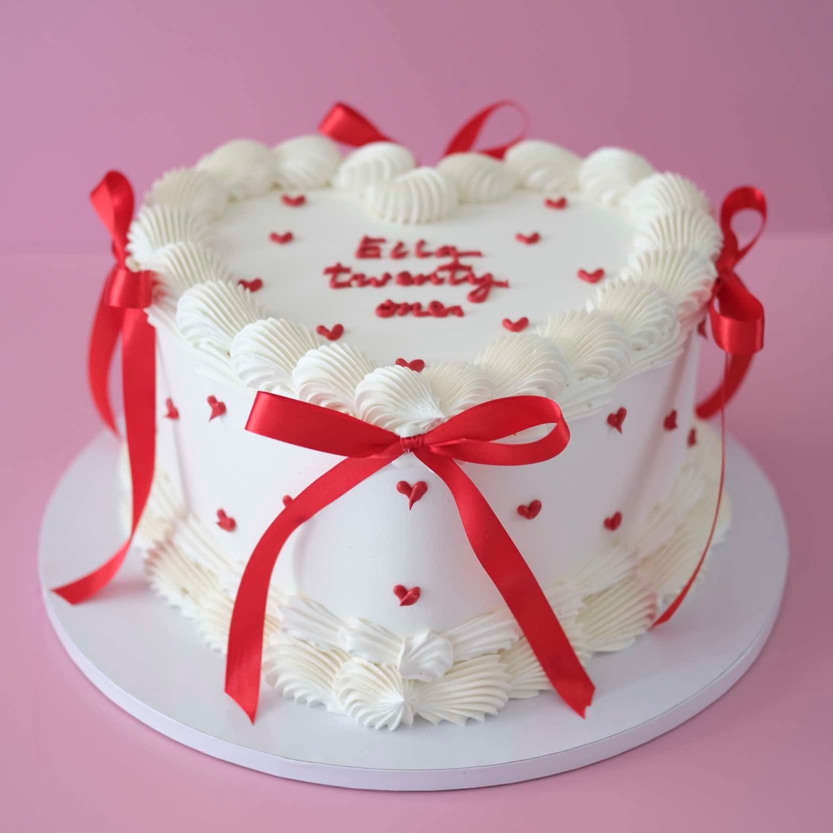 Vintage Heart Cake | Mini Hearts & Coquette