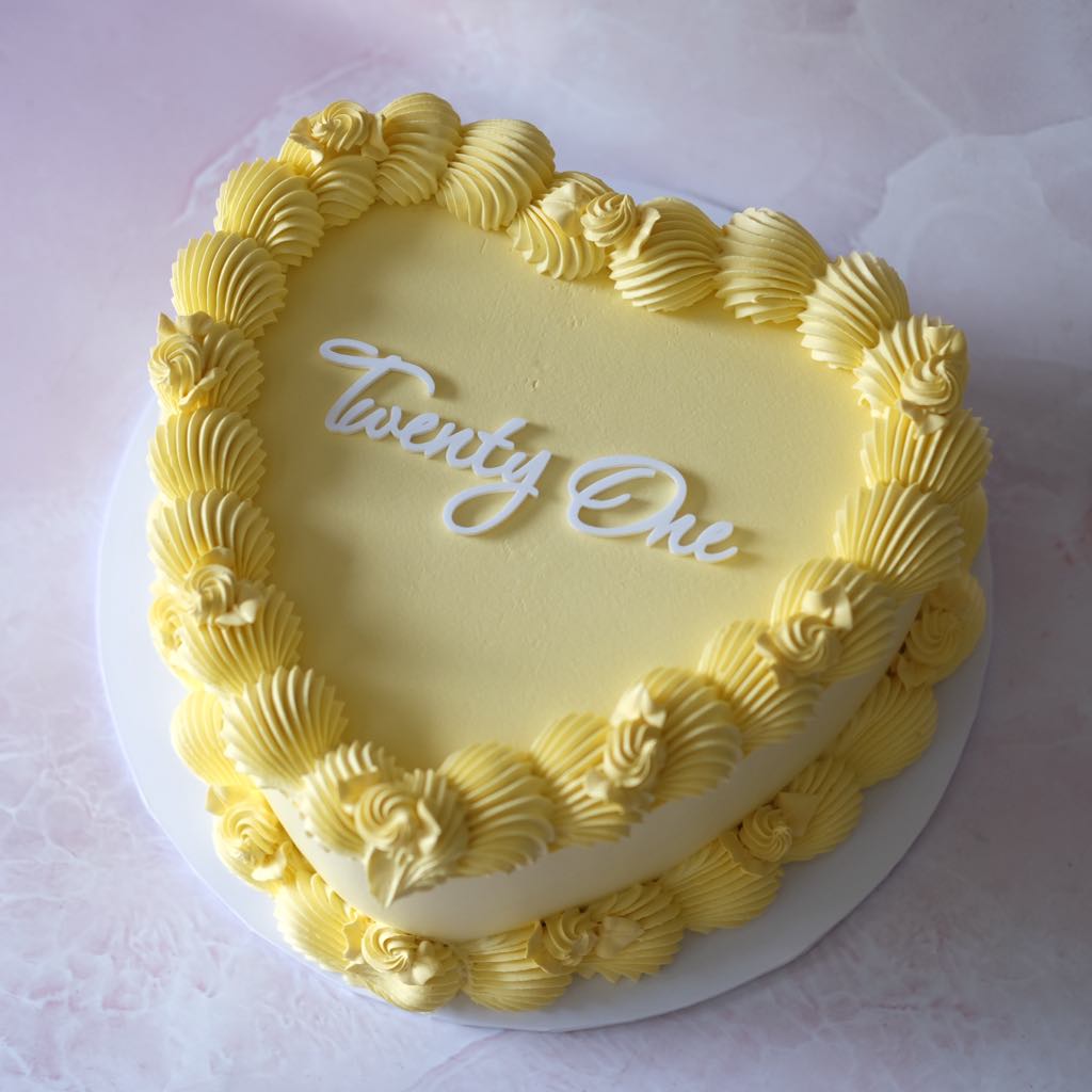 Vintage Heart Cake | Pretty & Simple / ACRYLIC TEXT