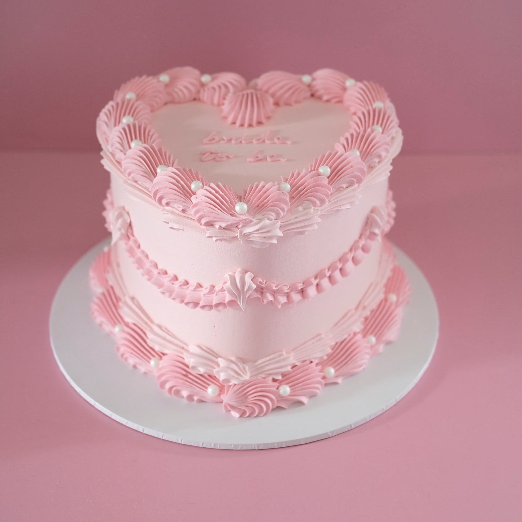 Classic Vintage Heart Cake | Pearl