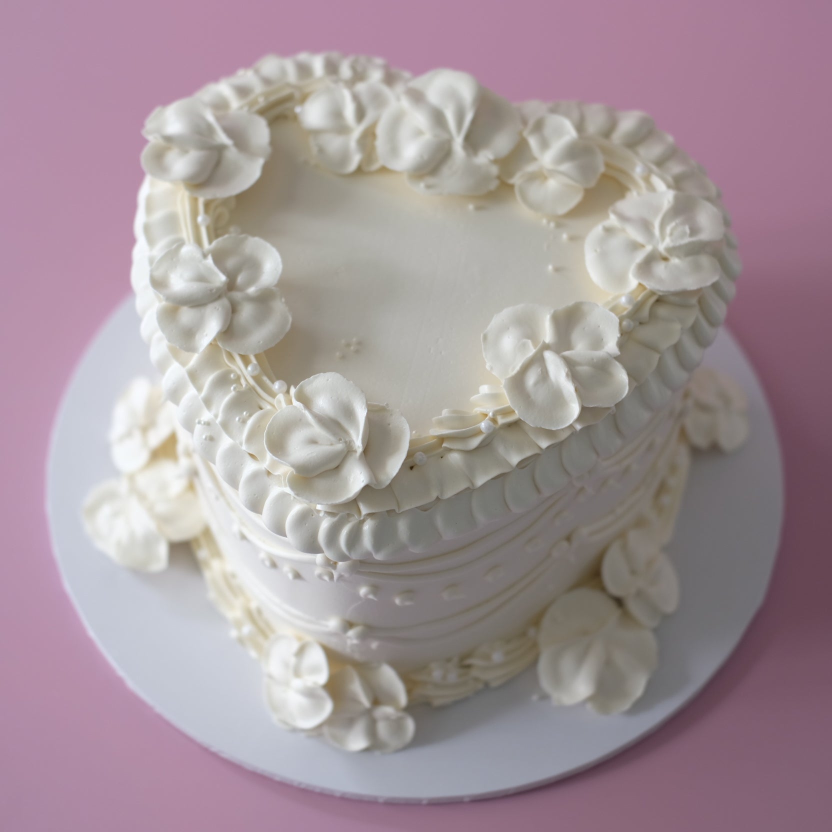 Vintage Heart Cake | Floral Petal Pearl