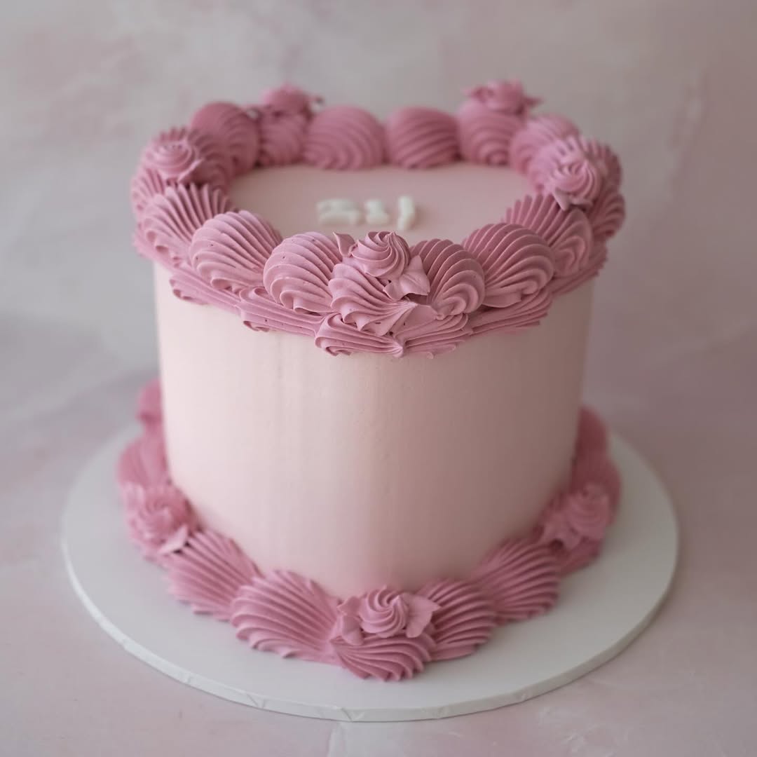 Vintage Heart Cake | Pretty & Simple / ACRYLIC TEXT