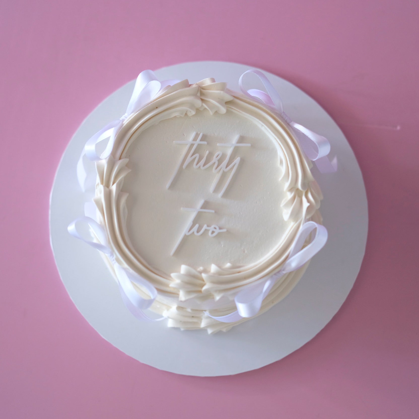 Mini Round Coquette Vintage Cake