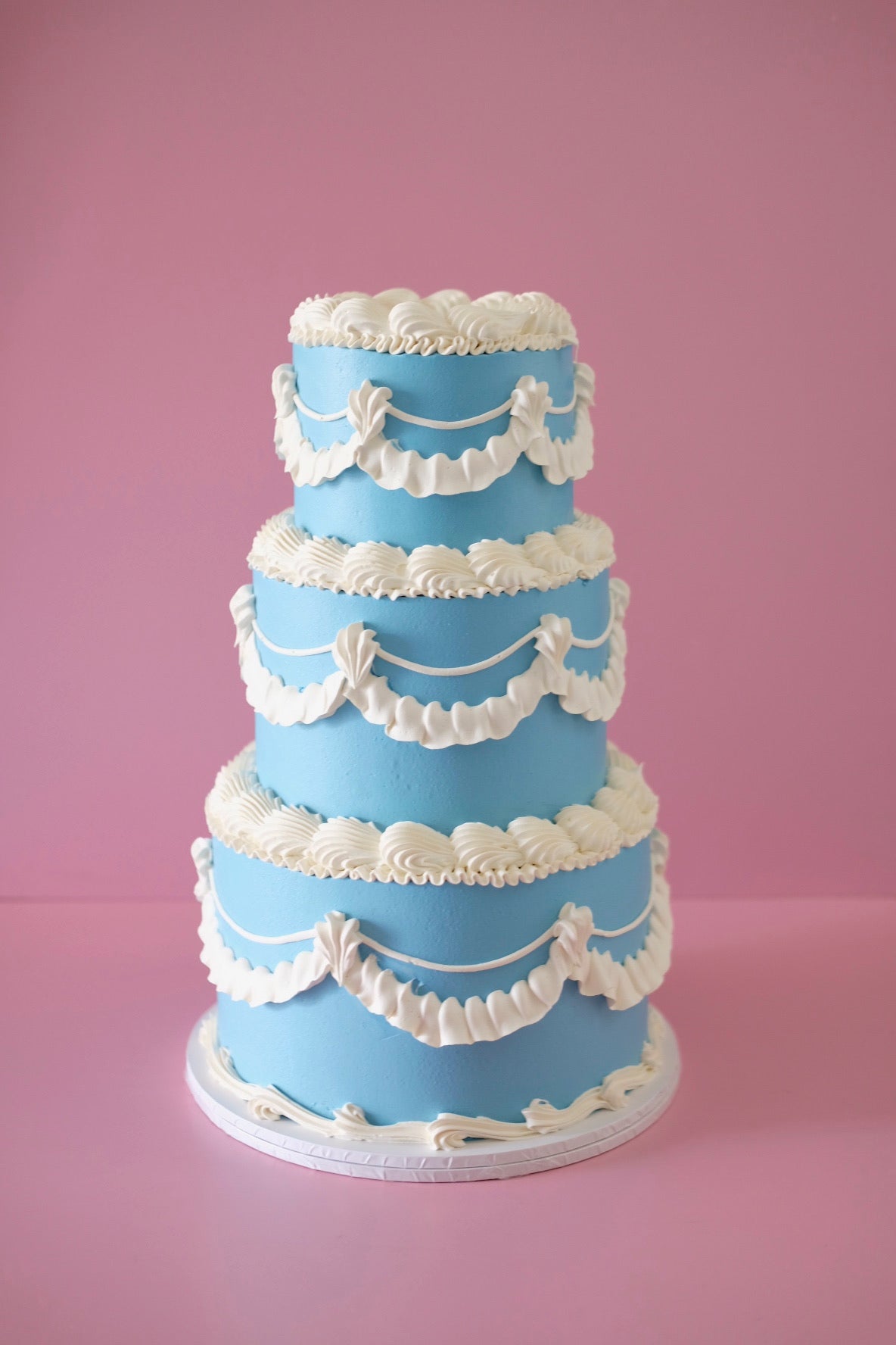 Heirloom Round Vintage Cake | 3 Tiers / POLYCHROME