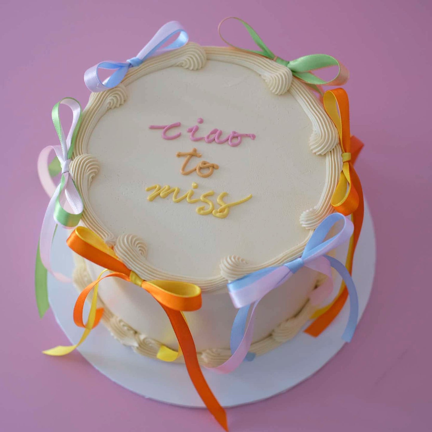 Two-Tone Ribbon Round Vintage Cake