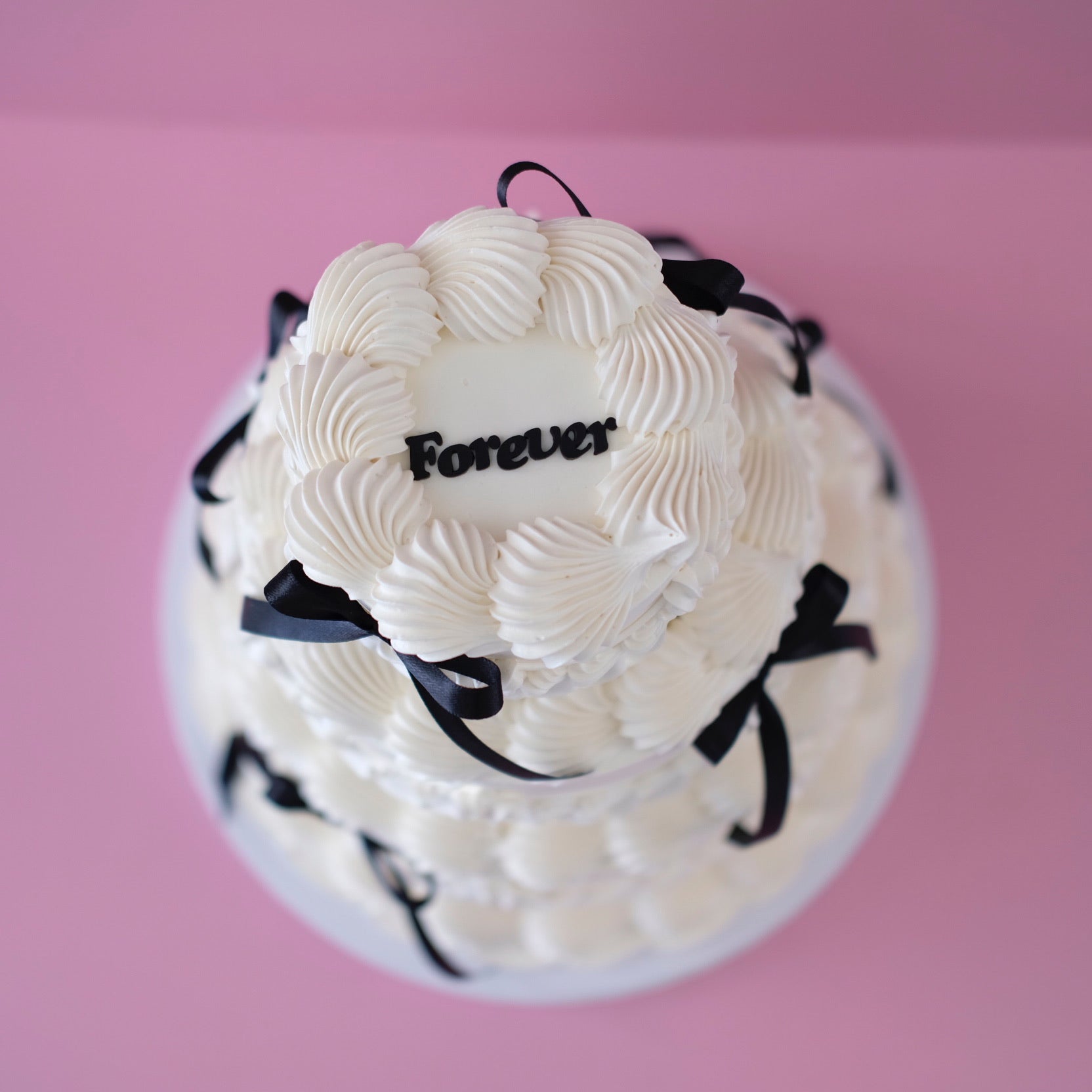 Signature Round Vintage Cake | 3 Tiers & Coquette / MONOCHROME