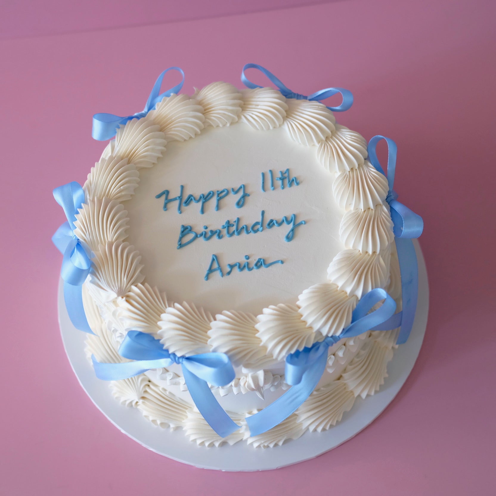 Ever So Chic Round Coquette Vintage Cake