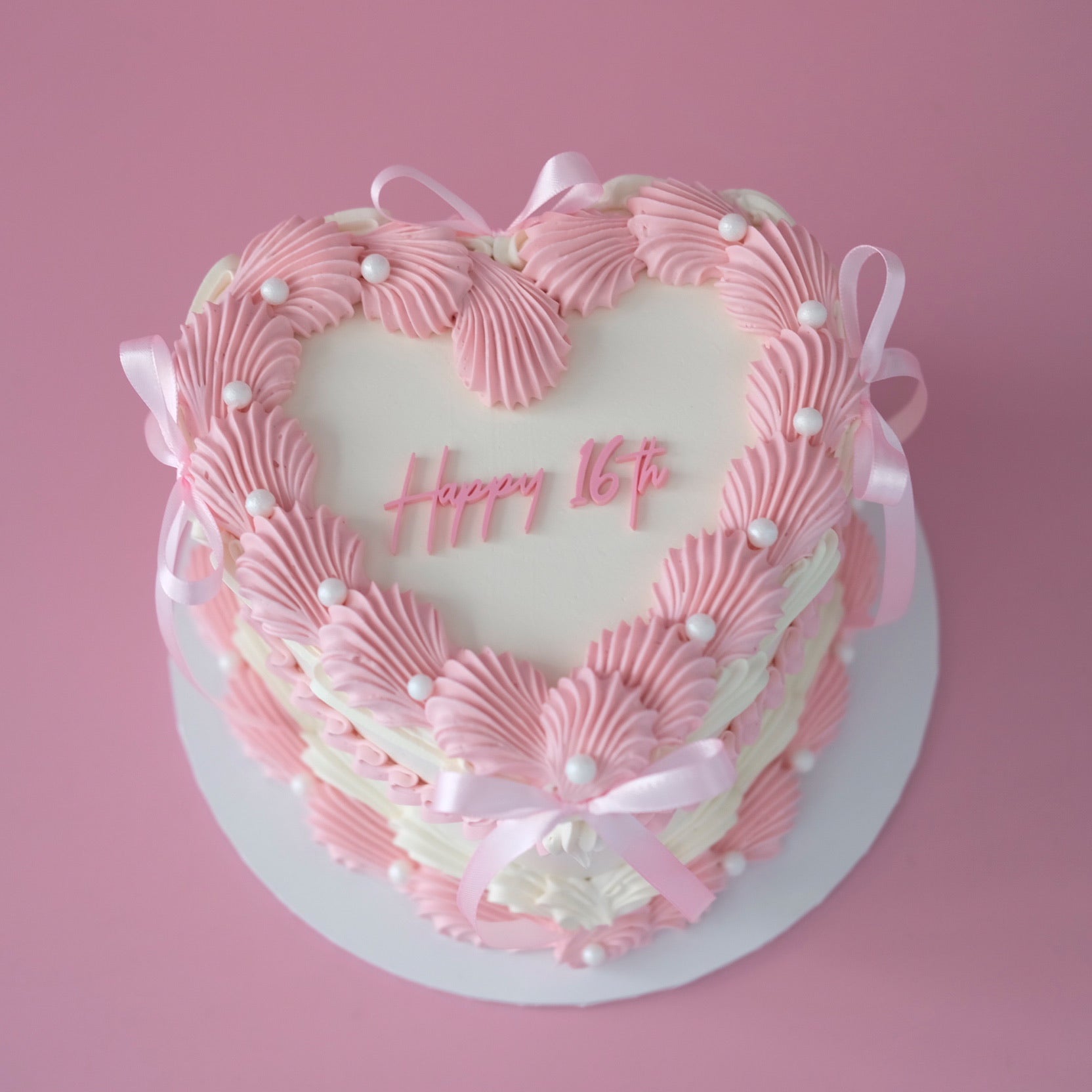 Vintage Heart Cake | Pearl White & Coquette / 3-Tone