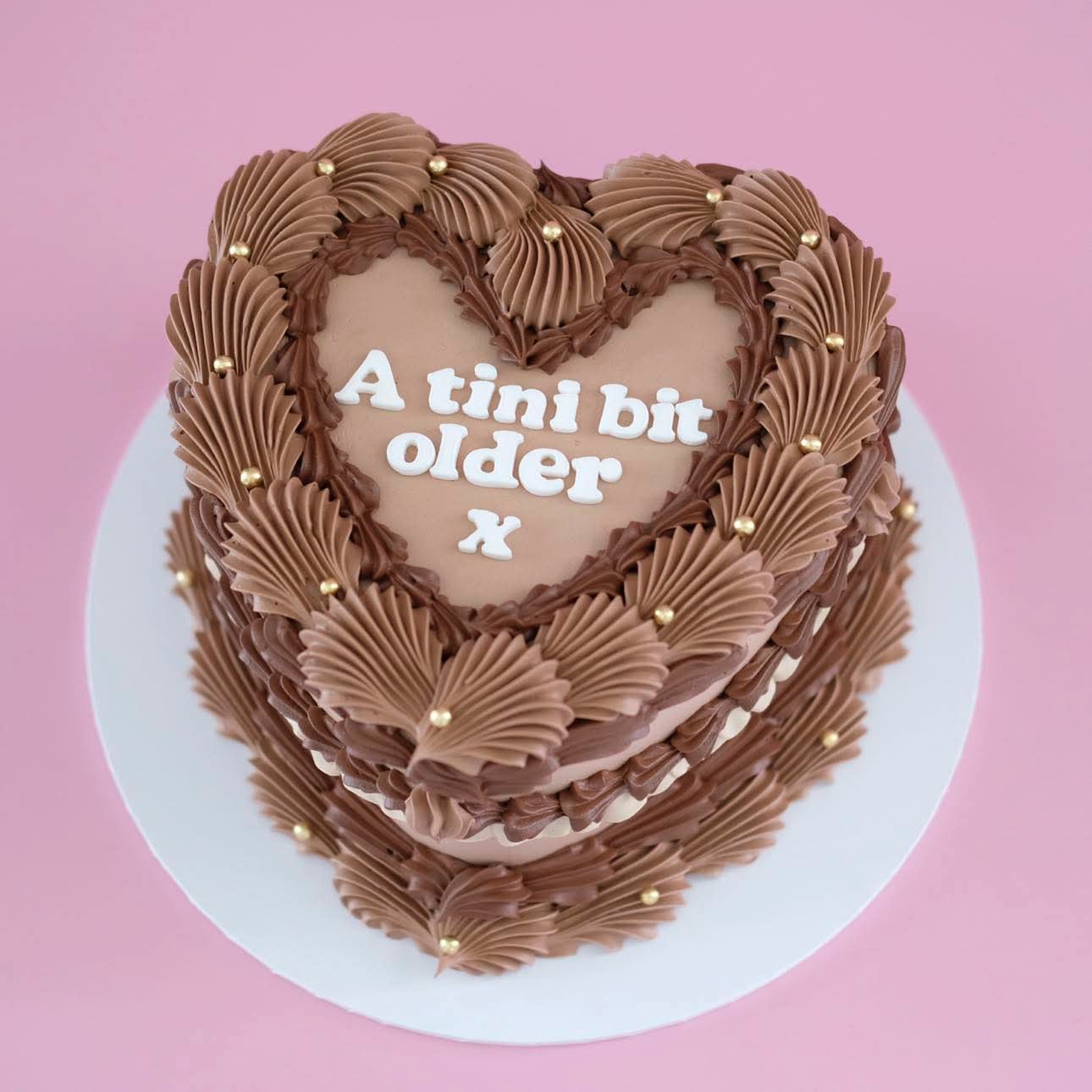 Grand Vintage Heart Cake | Pearl
