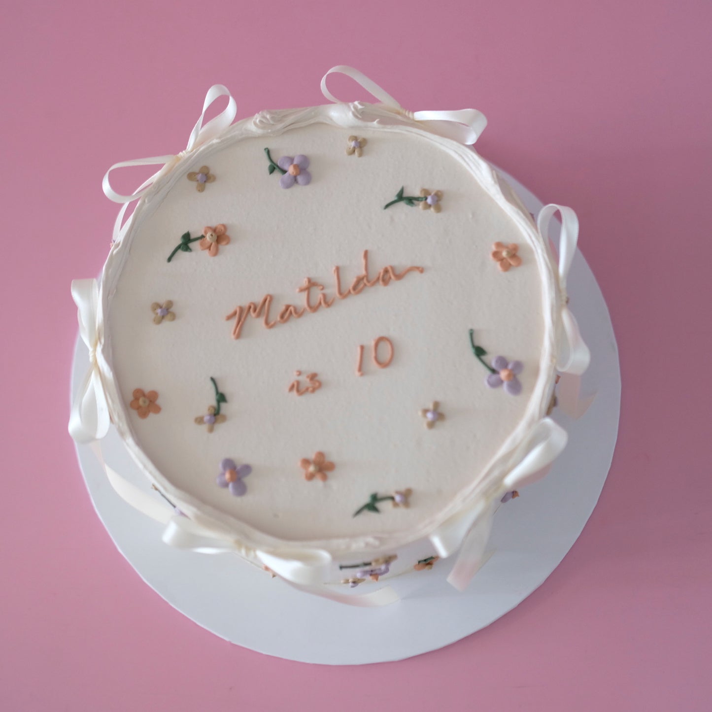 Springtime Daisy & Coquette Round Buttercream | Doodle Cake