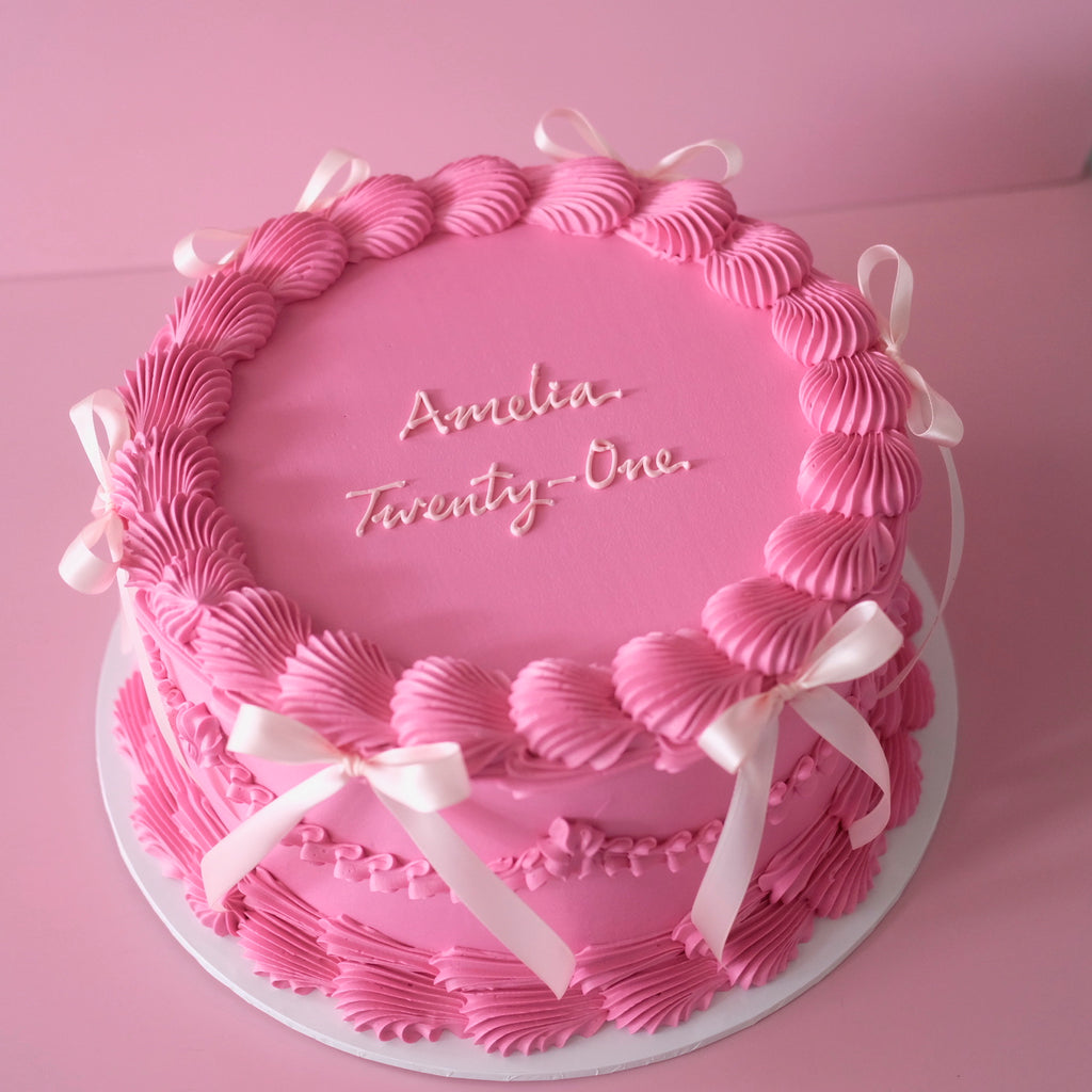 Ever So Chic Round Coquette Vintage Cake