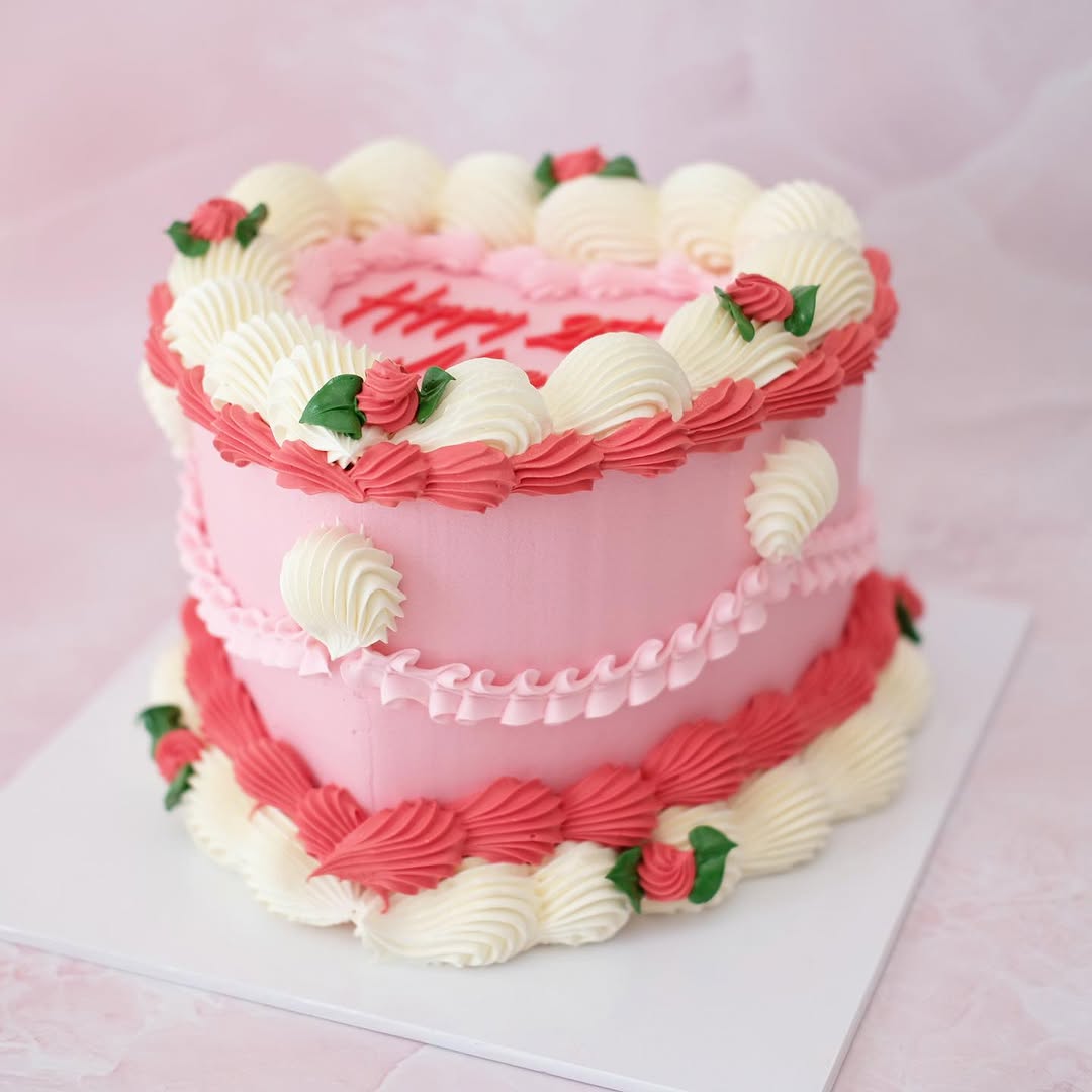 Vintage Heart Cake | La Vie en Rose