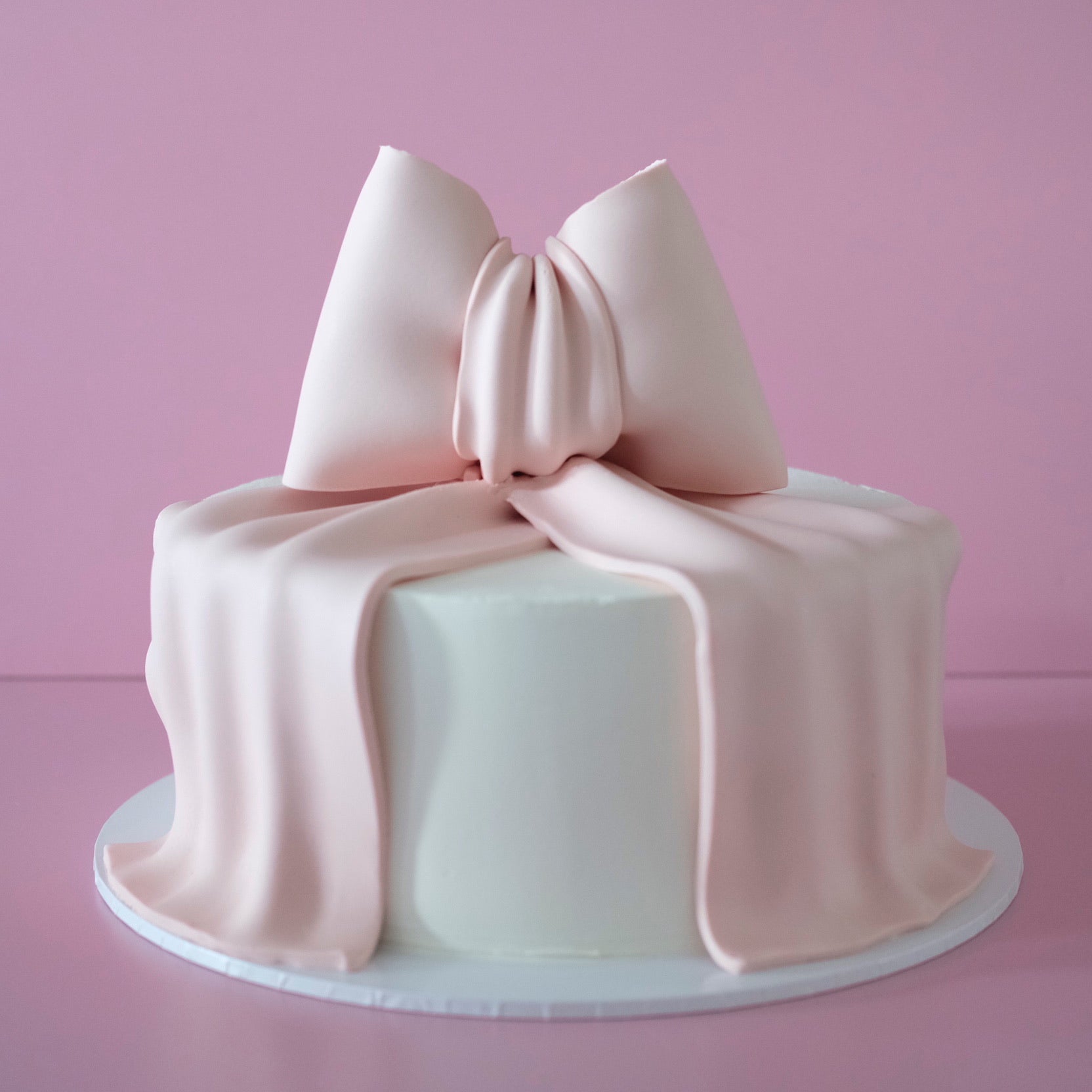 Statement Big Bow Cake | TIMELESS