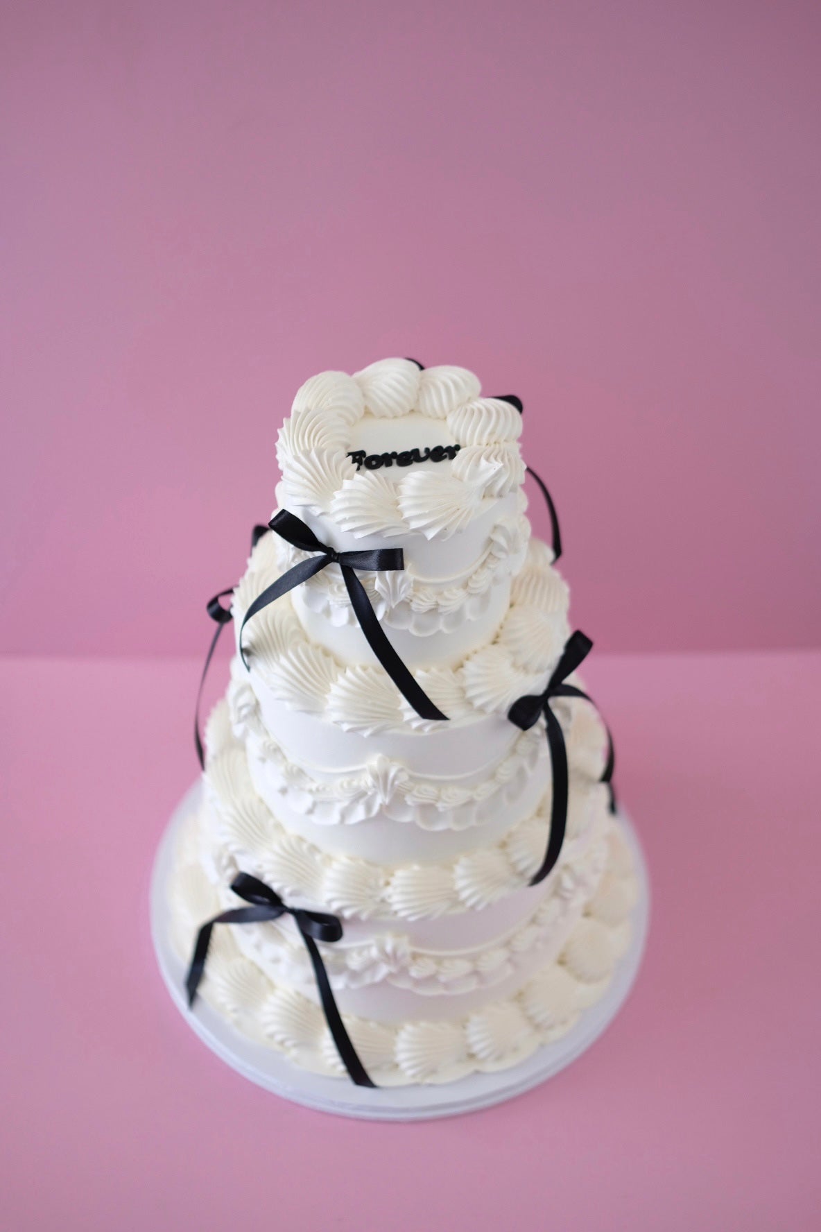 Signature Round Vintage Cake | 3 Tiers & Coquette / MONOCHROME