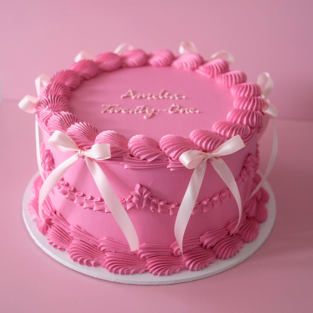 Ever So Chic Round Coquette Vintage Cake