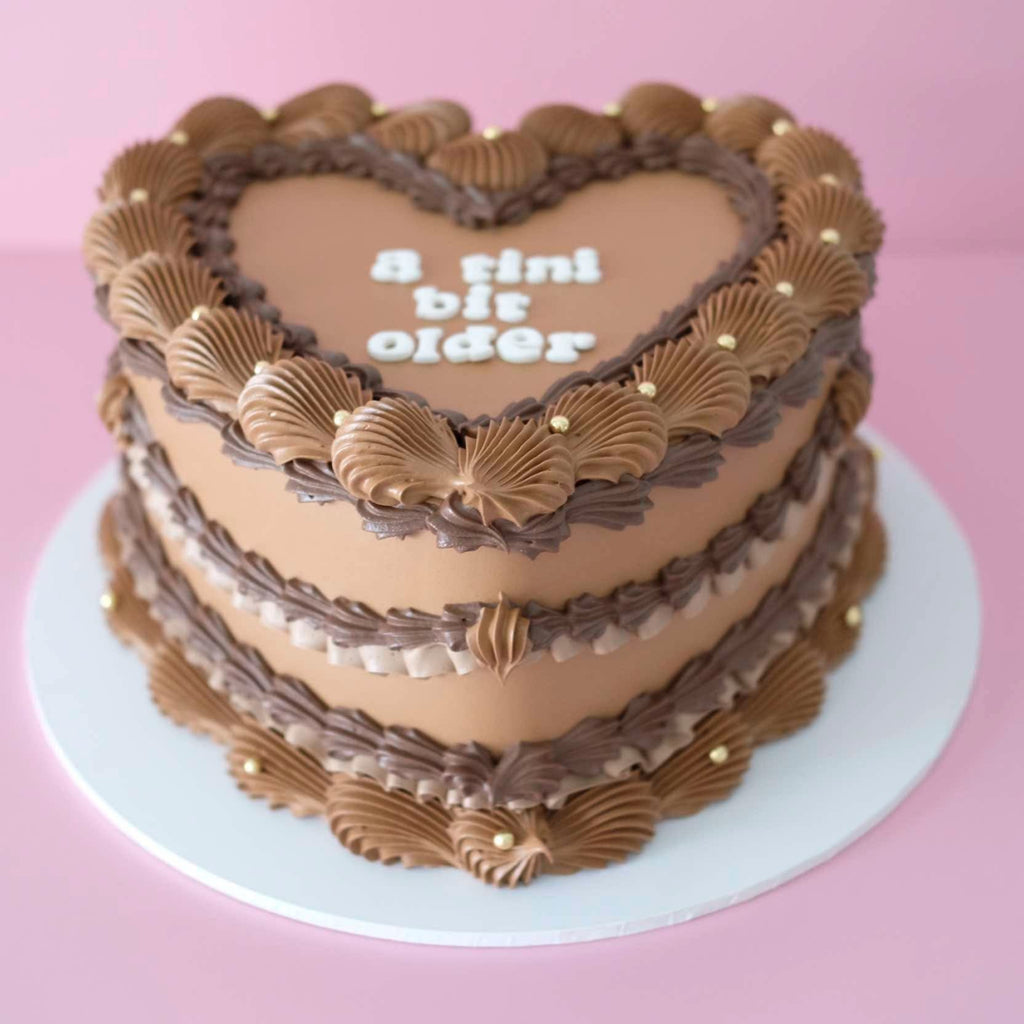 Grand Vintage Heart Cake | Pearl