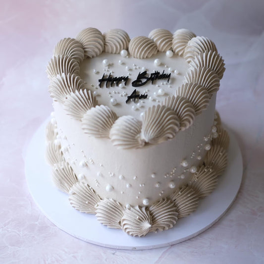 Extra White Pearls Vintage Heart Cake