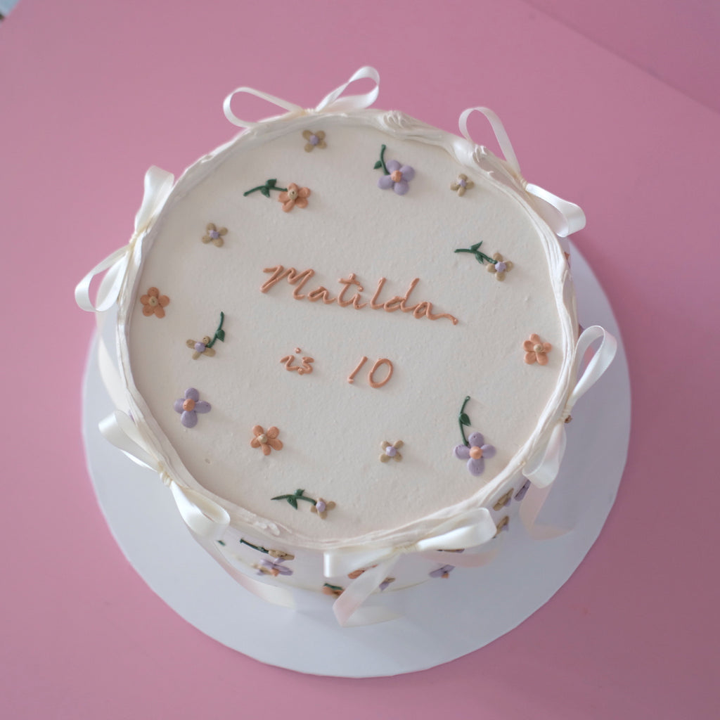 Springtime Daisy & Coquette Round Buttercream | Doodle Cake