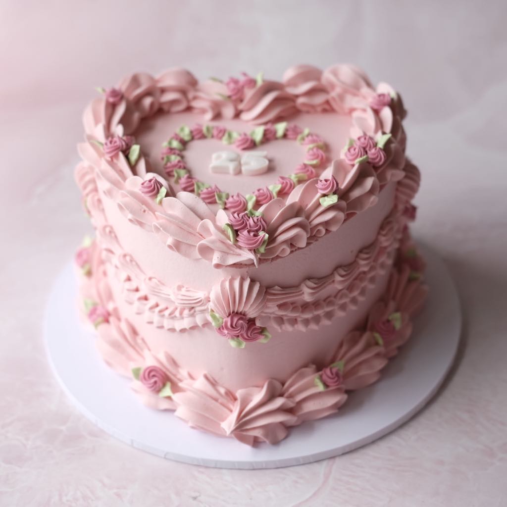Vintage Heart Cake | Bridgeton Rosette
