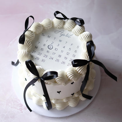 Calendar & Coquette Ribbon | Round Vintage Cake