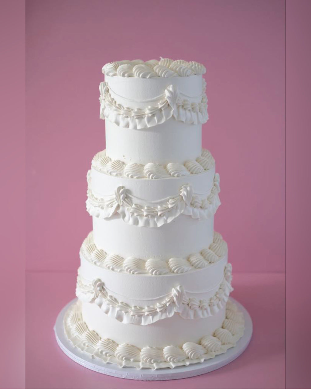 Signature Round Vintage Cake | 3 Tiers / MONOCHROME