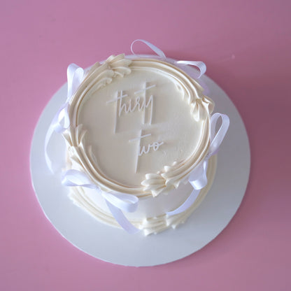 Mini Round Coquette Vintage Cake