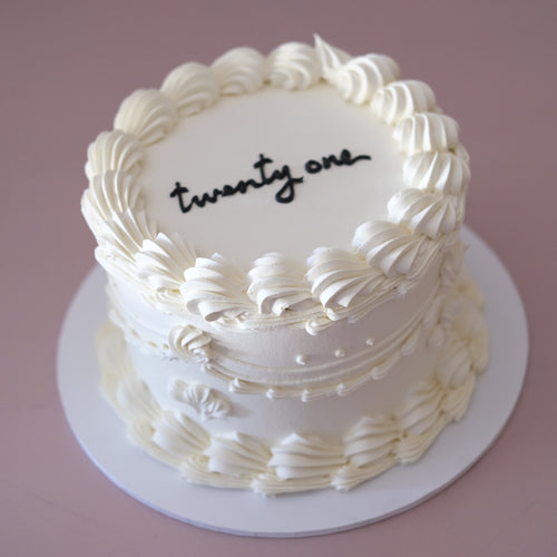 Vintage Round Cake | Lambeth Dreamy