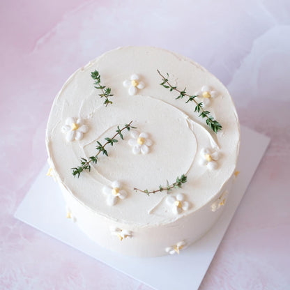 Daisies & Thyme Vintage Cake