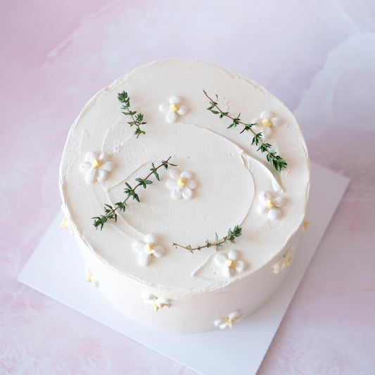 Daisies & Thyme Vintage Cake