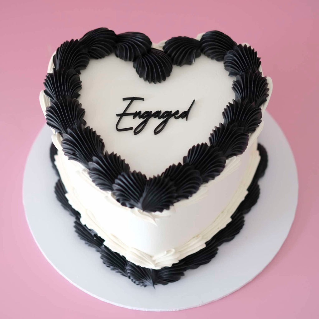 Basic Vintage Heart Cake | Polychrome