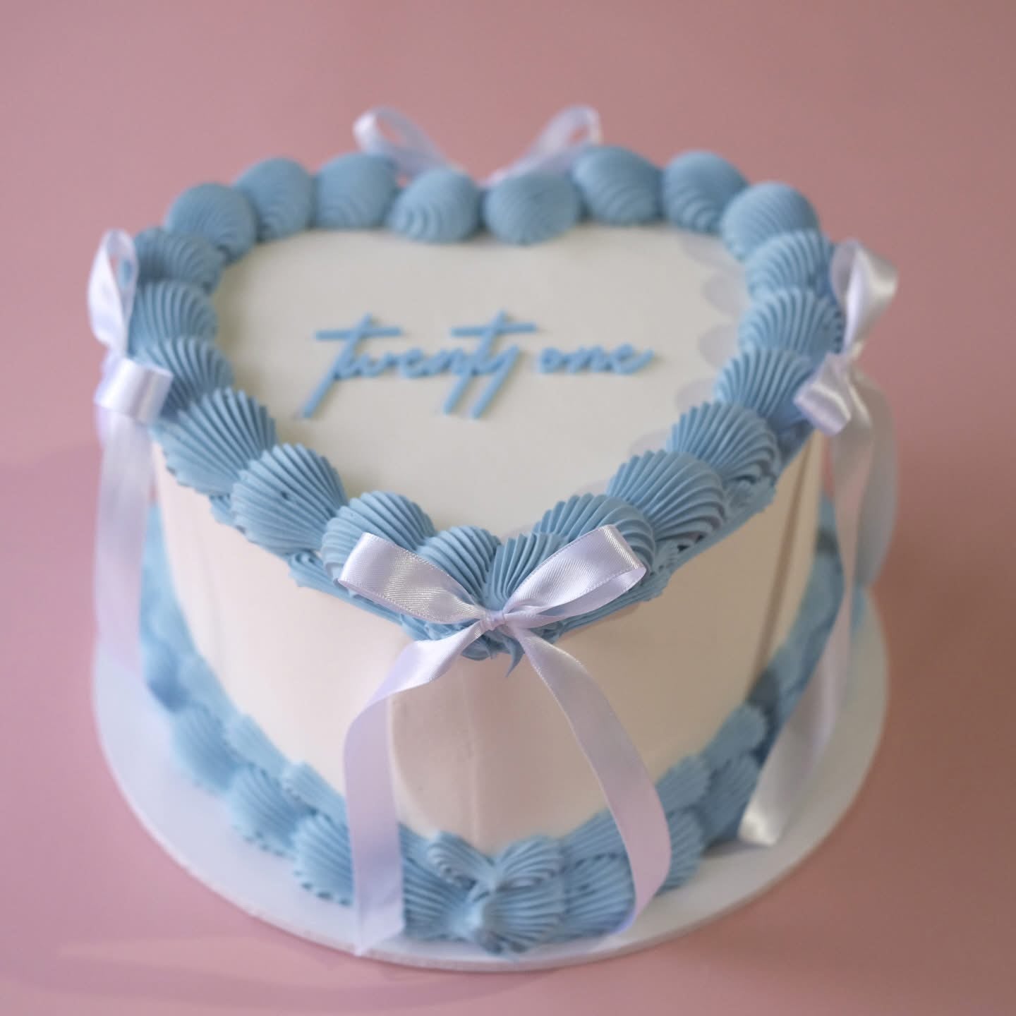 Basic Vintage Heart Cake | Coquette