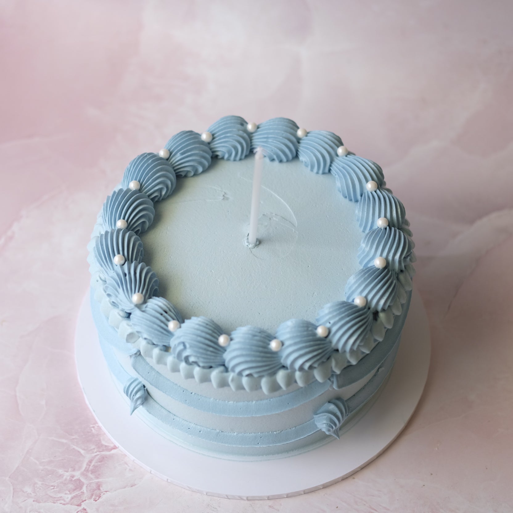 Vintage Round Cake | Modern Cinderella