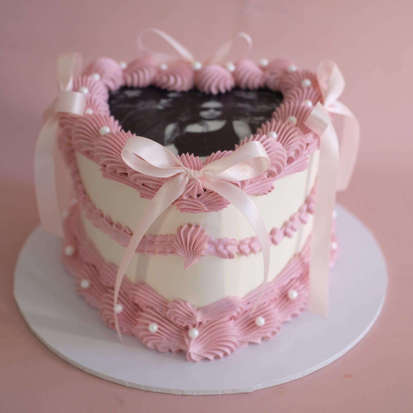 Edible Image Pearl & Bow Vintage Heart Cake