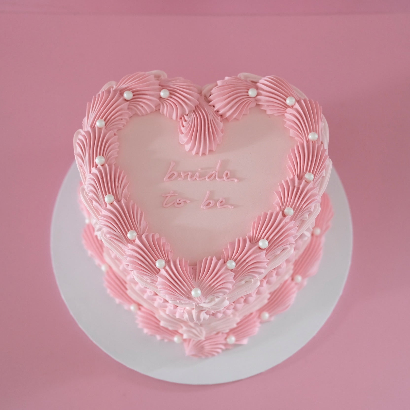 Classic Vintage Heart Cake | Pearl