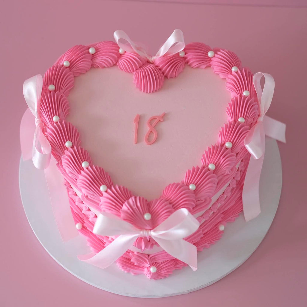 Vintage Heart Cake | Pearl White & Coquette / 2-Tone