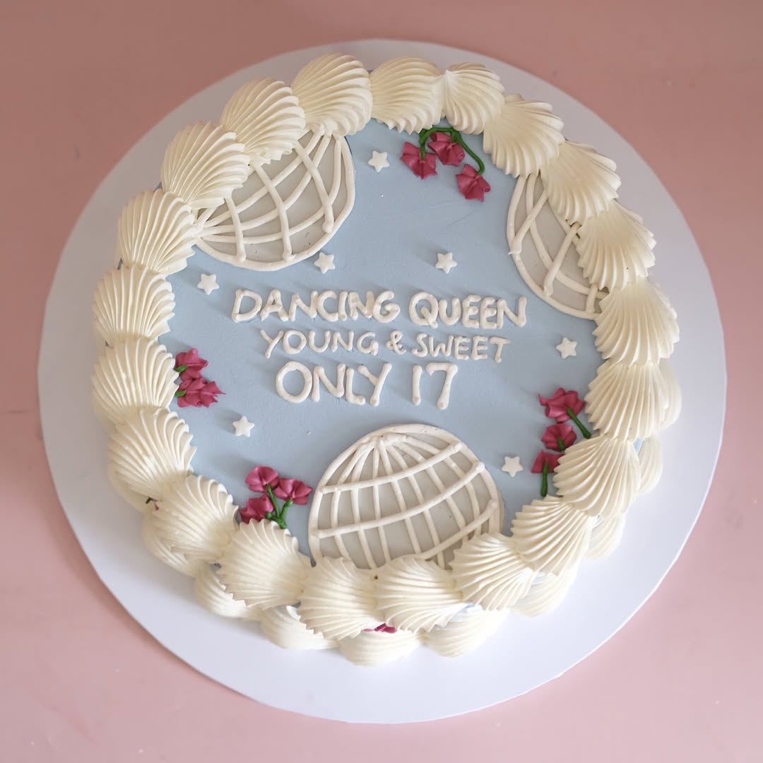 Vintage Round Cake | Dancing Queen Disco