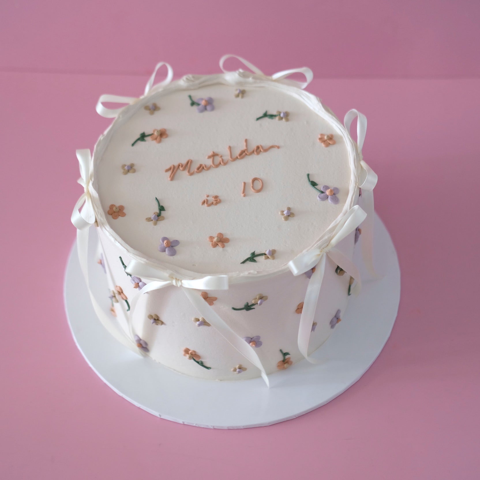 Springtime Daisy & Coquette Round Buttercream | Doodle Cake