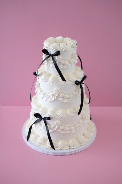 Signature Round Vintage Cake | 3 Tiers & Coquette / MONOCHROME
