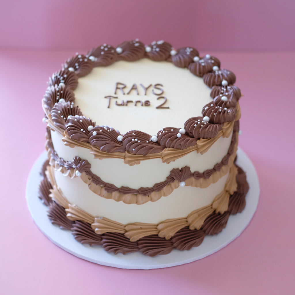 Vintage Round Cake | Pearl White Sprinkle