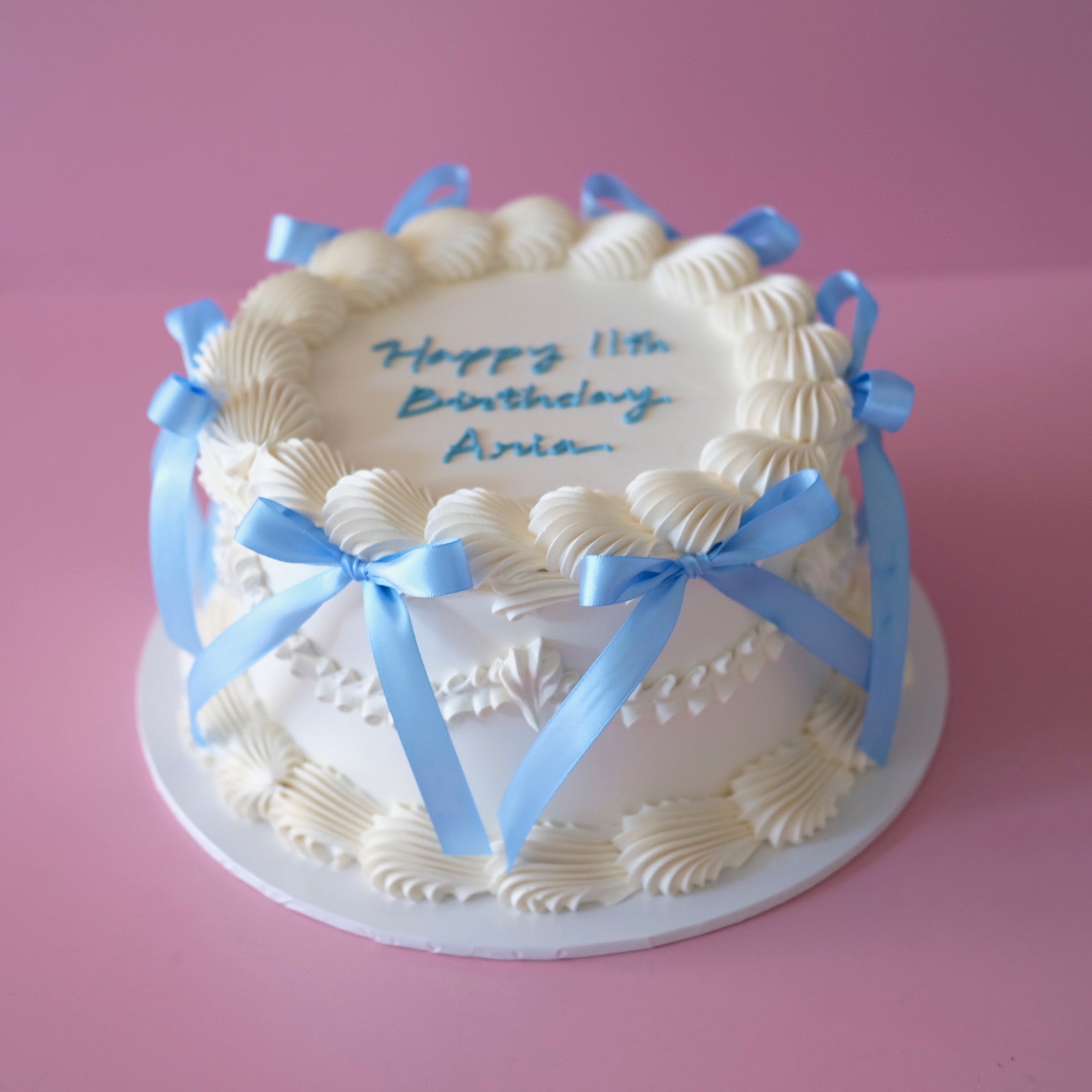 Ever So Chic Round Coquette Vintage Cake